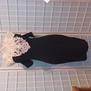 NEW! Classic. Black & white crochet front dress 5519